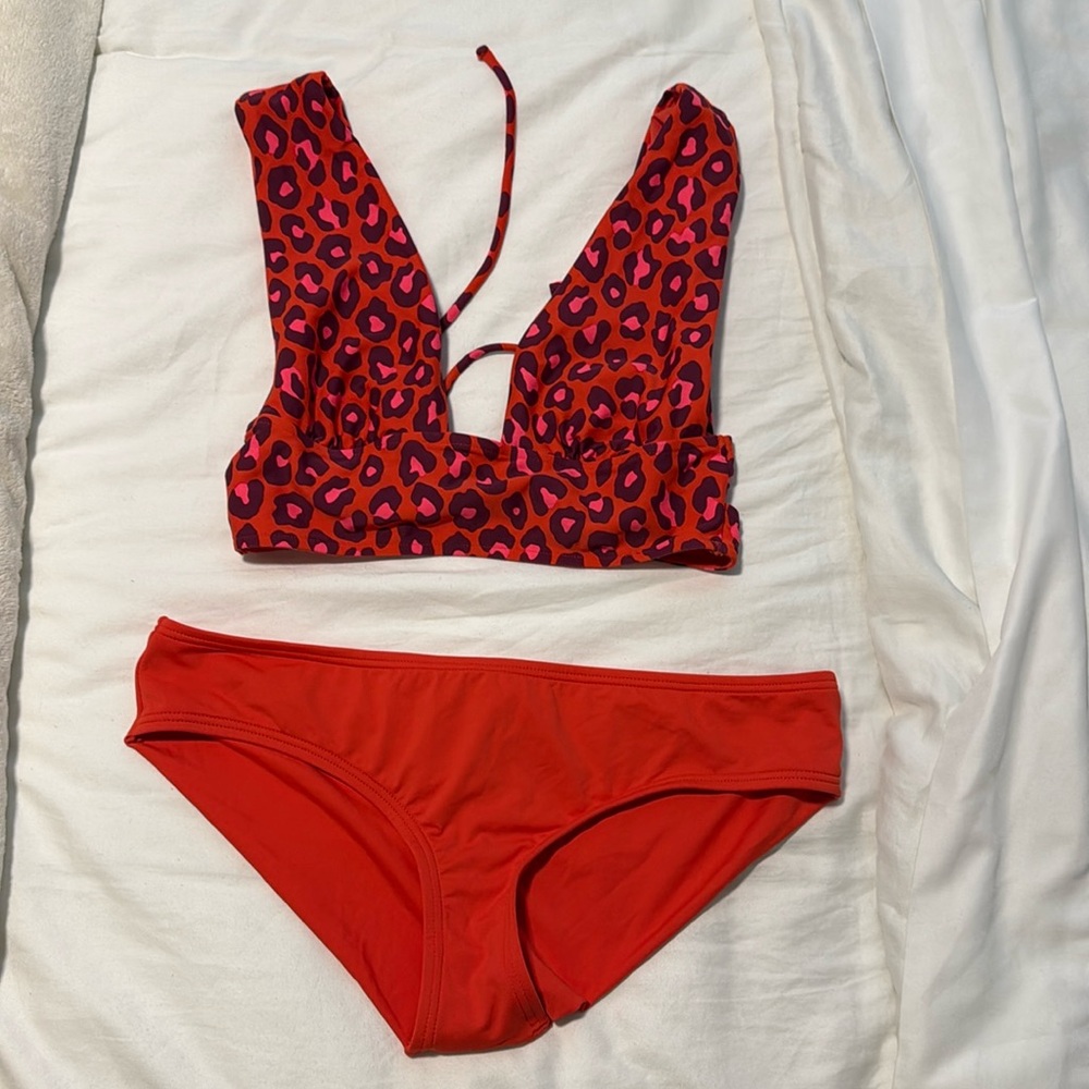 Never worn GB top size M & Vince Camuto bottoms size M! beautiful!